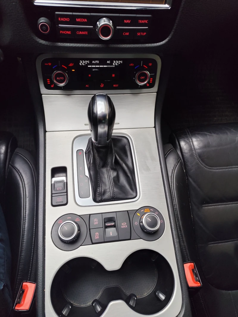 VW Touareg 3.0 tdi, снимка 9 - Автомобили и джипове - 52803829