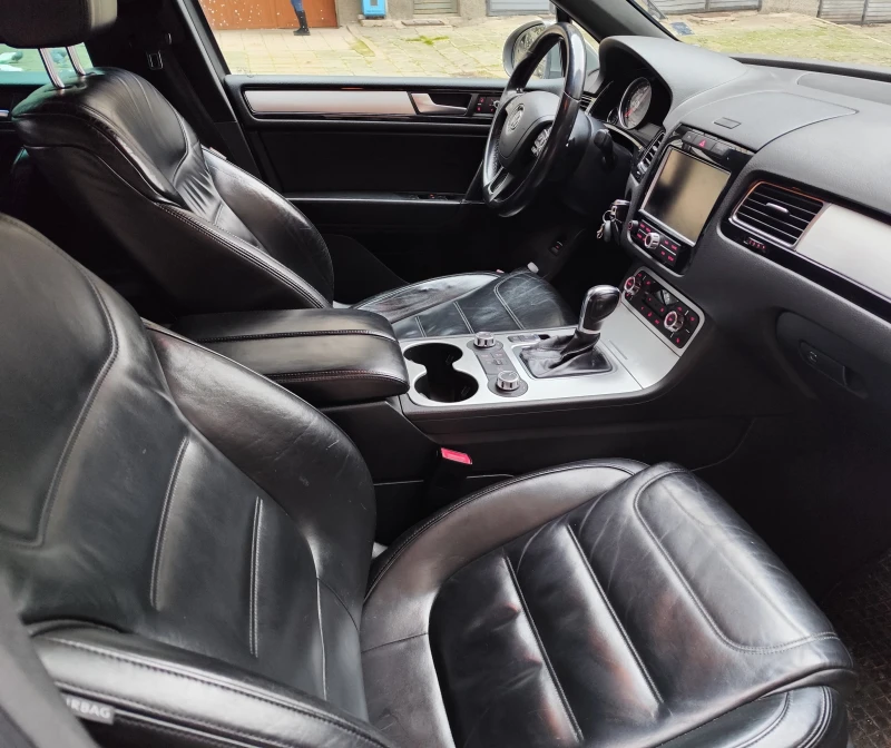 VW Touareg 3.0 tdi, снимка 2 - Автомобили и джипове - 52803829
