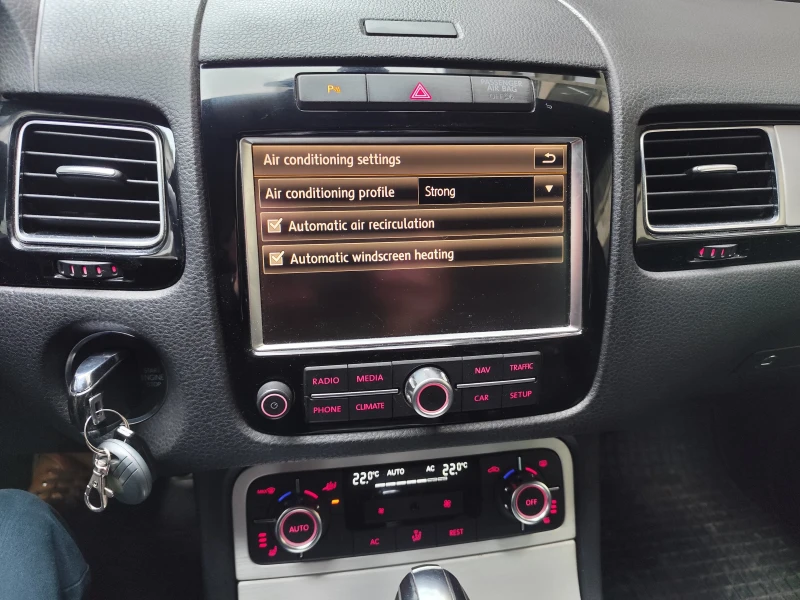 VW Touareg 3.0 tdi, снимка 13 - Автомобили и джипове - 52803829