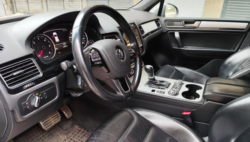 VW Touareg 3.0 tdi, снимка 8 - Автомобили и джипове - 52803829