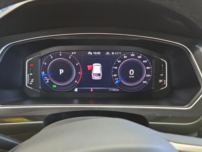 VW Tiguan R-Line* 4MOTION* Digital* Подгрев* Панорама* , снимка 7 - Автомобили и джипове - 52837558