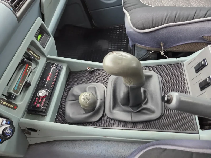 Land Rover Discovery 2.5TDI 4x4 Climatic + Bonus Parts, снимка 9 - Автомобили и джипове - 52845401