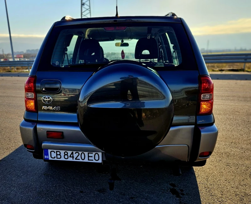 Toyota Rav4 2.0///D4d///, снимка 4 - Автомобили и джипове - 53136254