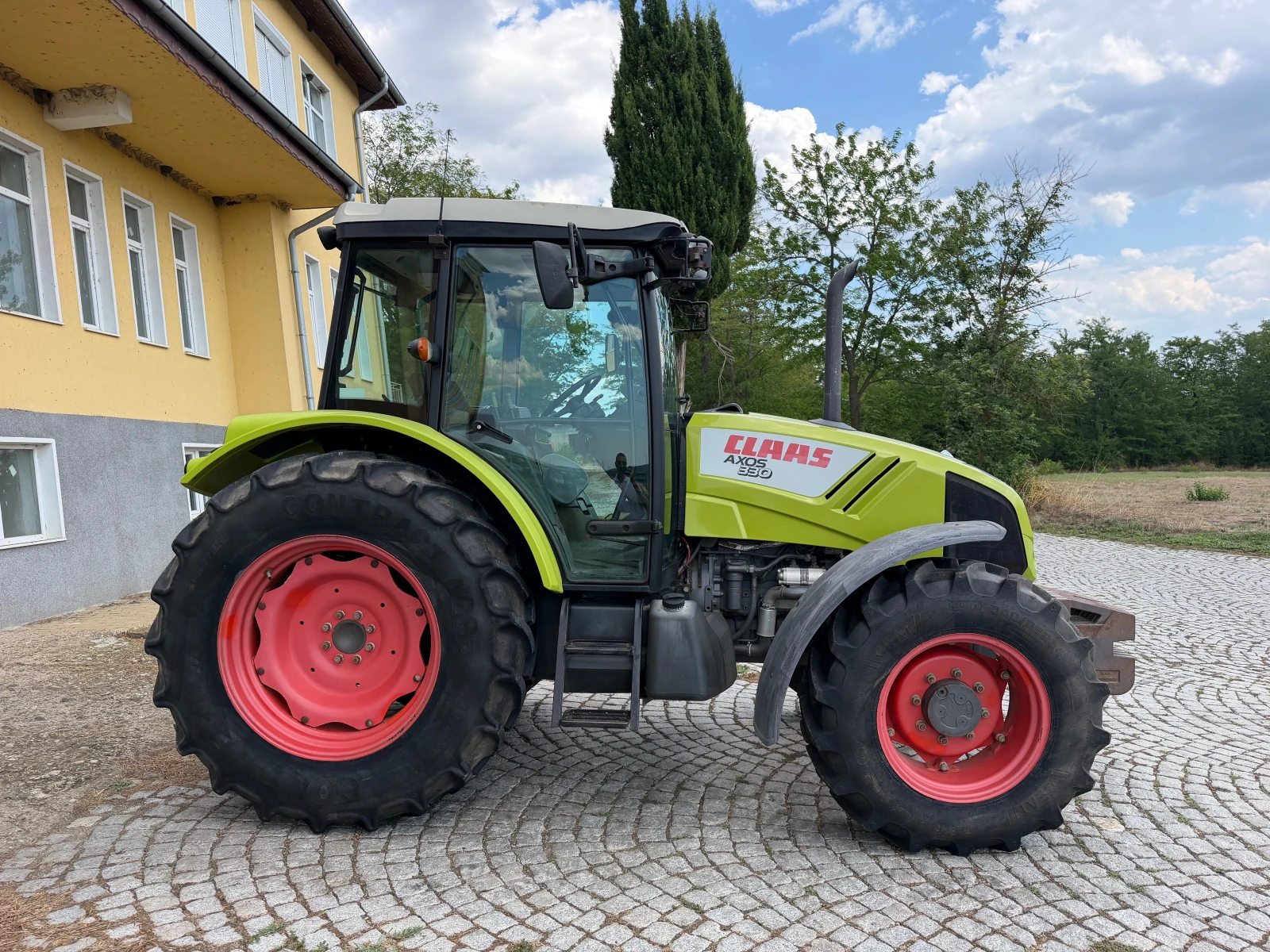 Трактор Claas AXOS 330 САМО 3500 МОТО ЧАСА ЛИЗИНГ, снимка 9 - Селскостопанска техника - 55280204