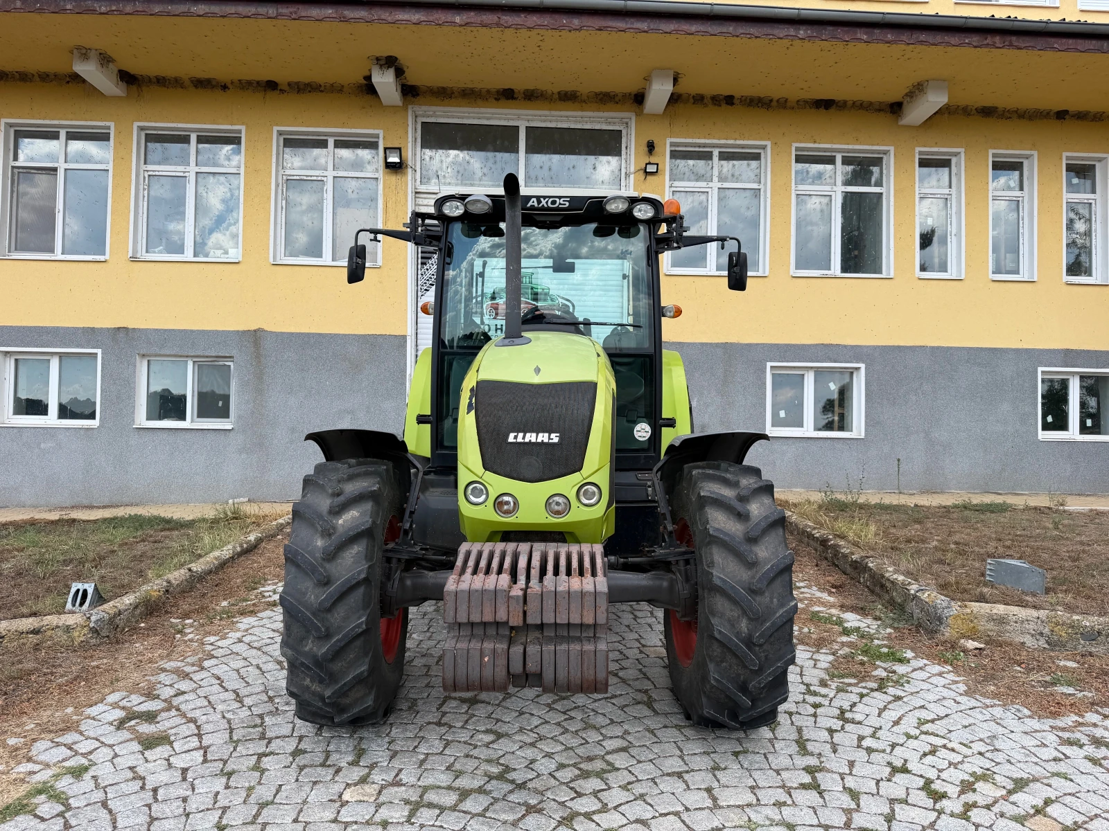 Трактор Claas AXOS 330 САМО 3500 МОТО ЧАСА ЛИЗИНГ, снимка 2 - Селскостопанска техника - 55280204