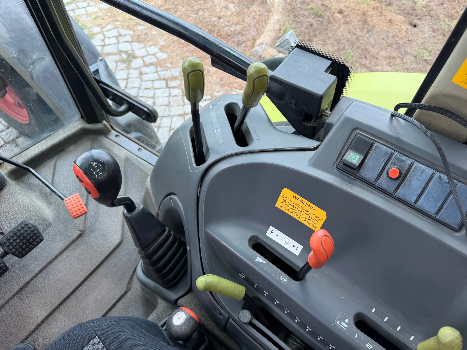 Трактор Claas AXOS 330 САМО 3500 МОТО ЧАСА ЛИЗИНГ, снимка 14 - Селскостопанска техника - 55280204