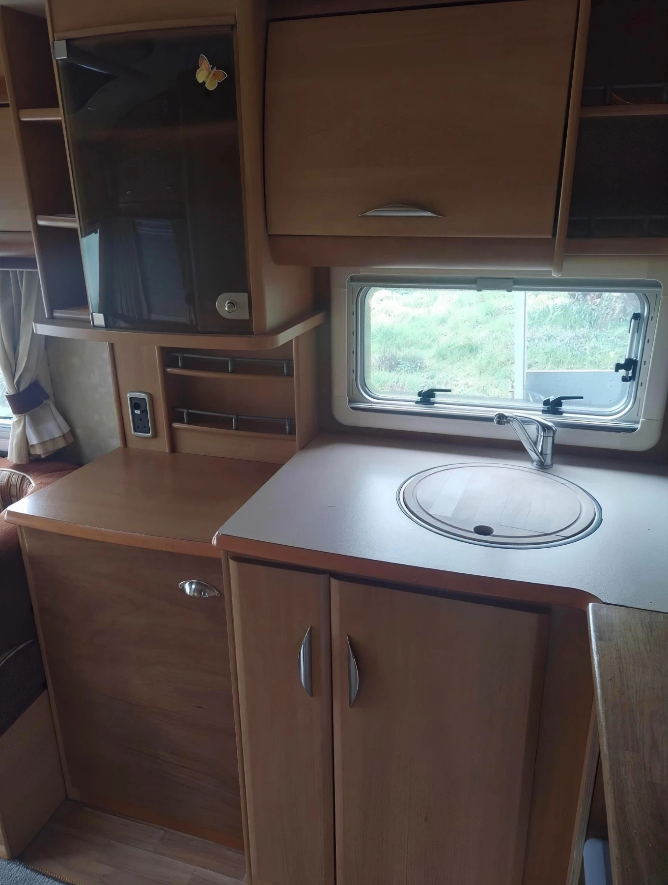 Каравана Swift 470SE, снимка 9 - Каравани и кемпери - 55121571