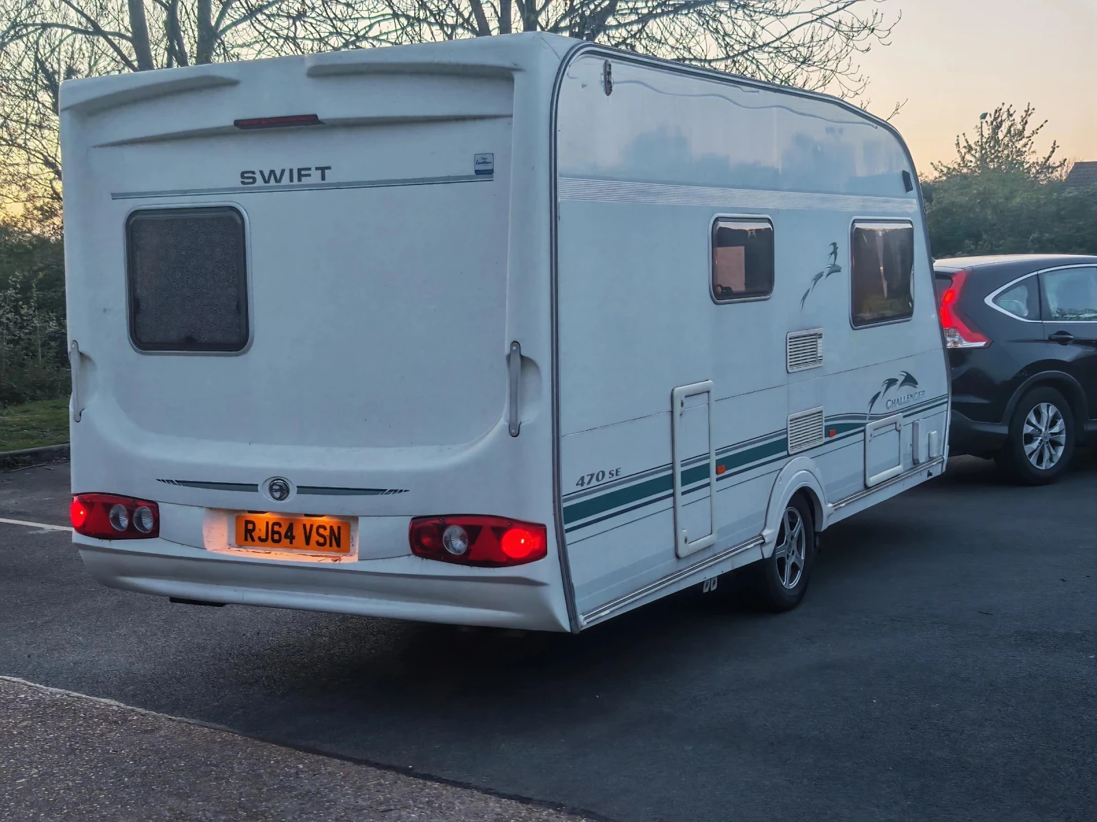 Каравана Swift 470SE, снимка 4 - Каравани и кемпери - 55121571