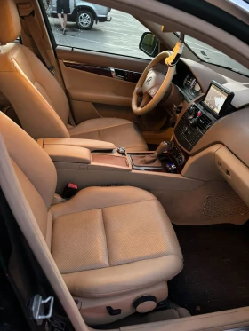 Mercedes-Benz C 320, снимка 11