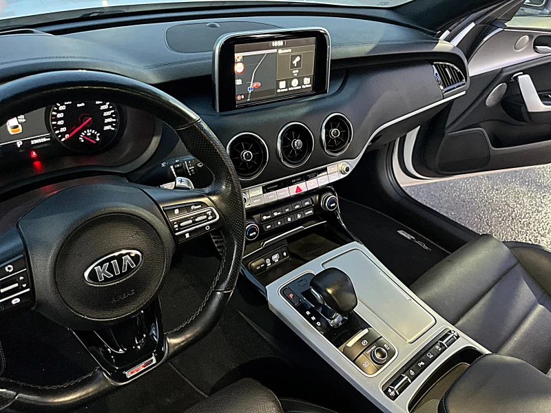 Kia Stinger HEAD UP-DISTRONIK-360 KAMERA-HARMAN KARDON-LED-!!!, снимка 11 - Автомобили и джипове - 47571111