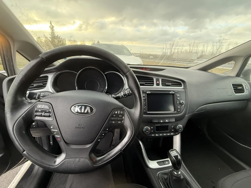 Kia Ceed, снимка 8 - Автомобили и джипове - 48928521