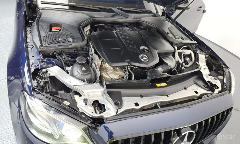 Mercedes-Benz E 220, снимка 6 - Автомобили и джипове - 52938957