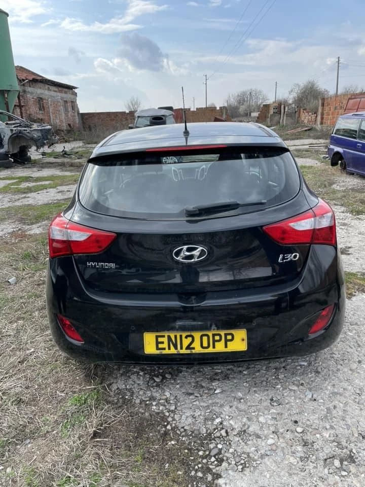 Hyundai I30 1.6 CRDI, снимка 2 - Автомобили и джипове - 38478304