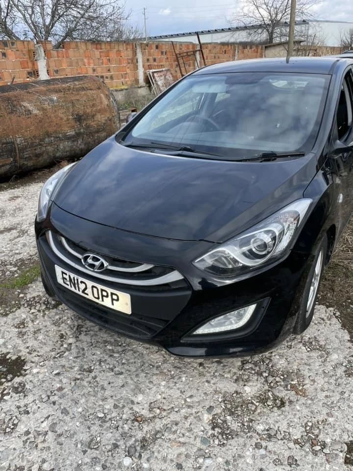 Hyundai I30 1.6 CRDI, снимка 3 - Автомобили и джипове - 38478304