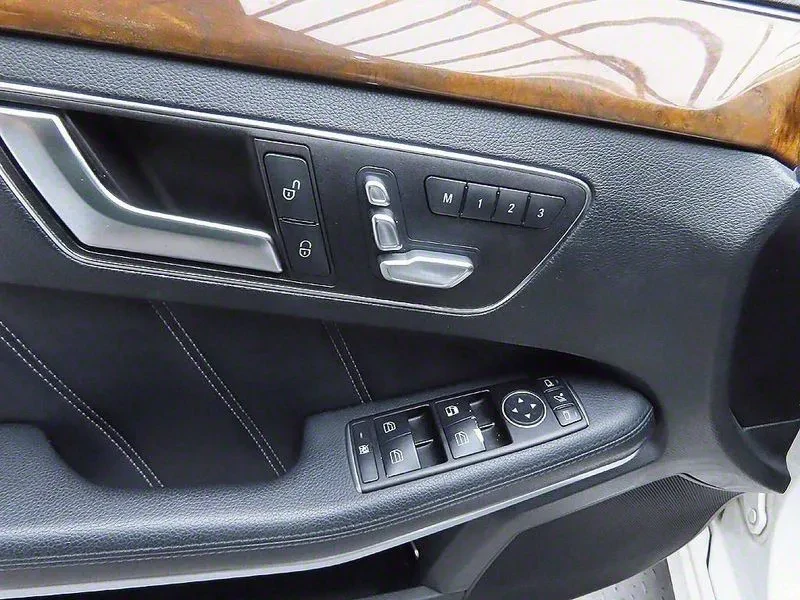 Mercedes-Benz E 300 AVANTGARDE, снимка 11 - Автомобили и джипове - 55719263