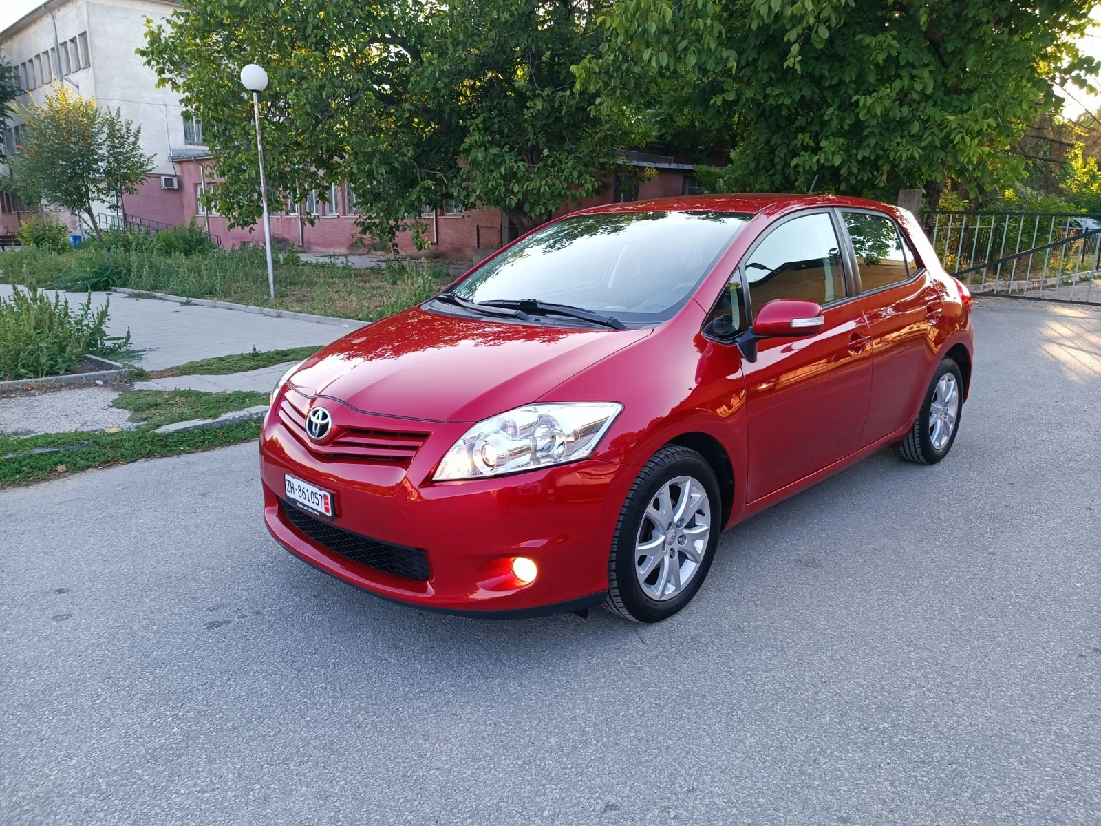 Toyota Auris 1.6i-132кс-ШВЕЙЦАРИЯ-РЪЧКА-6ск-FACELIFT - изображение 7