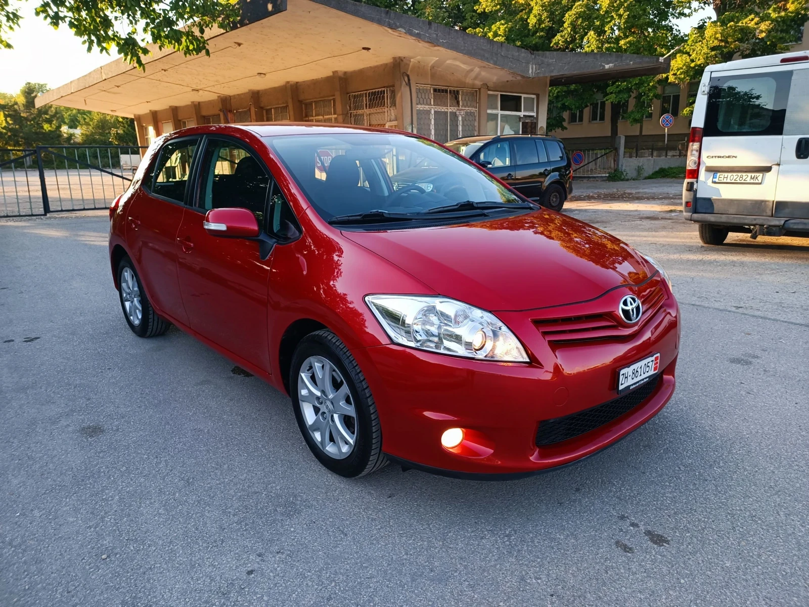 Toyota Auris 1.6i-132кс-ШВЕЙЦАРИЯ-РЪЧКА-6ск-FACELIFT - изображение 2