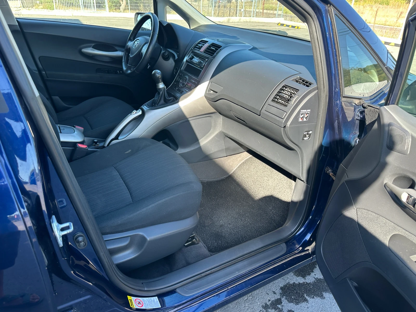 Toyota Auris 1.6-KeyLess-1Г-ГАРАНЦИЯ - изображение 9