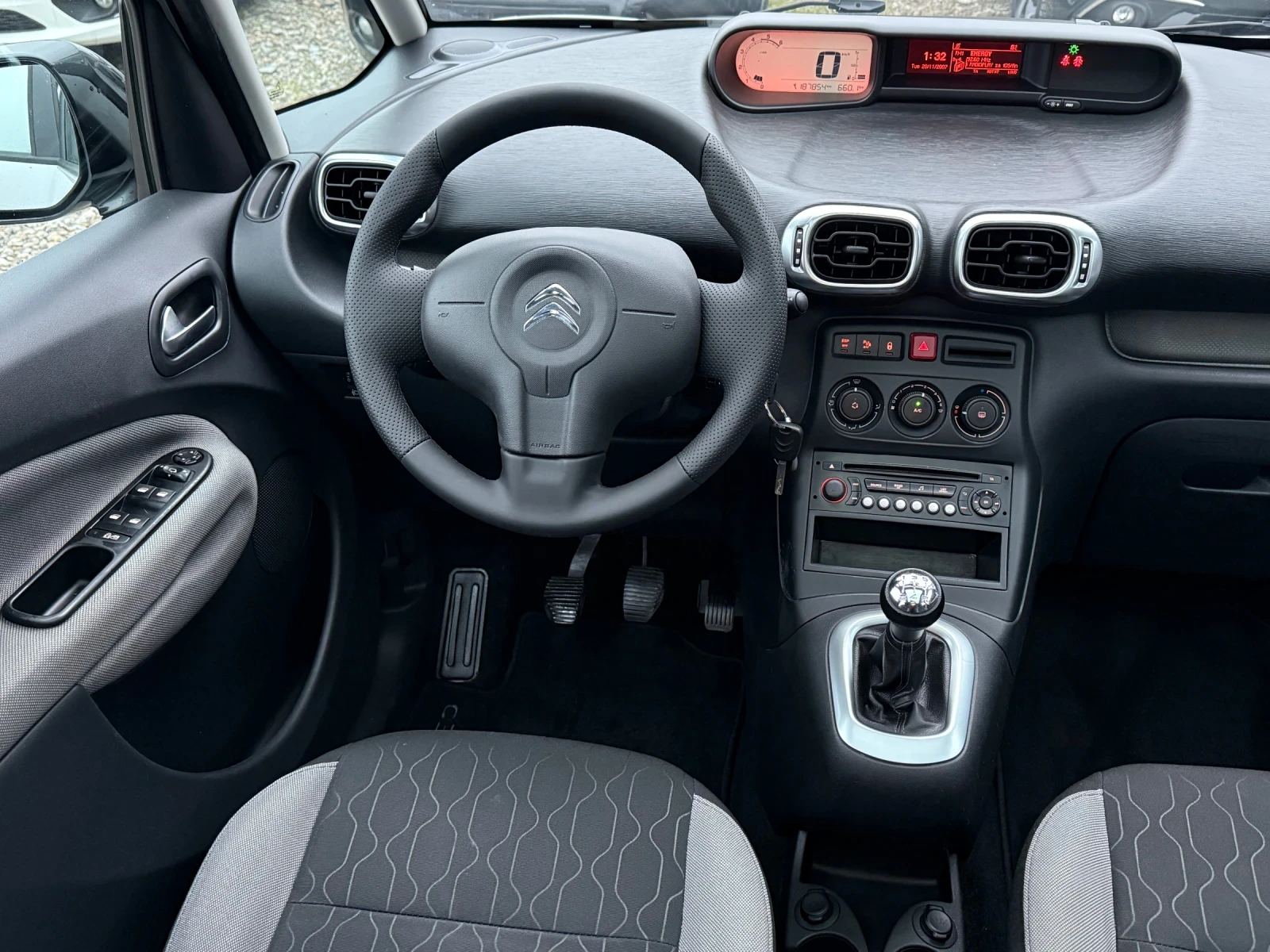 Citroen C3 Picasso 1.6HDi 92к.с * Климатик* * Панорама* * Face-Lift*  - изображение 10