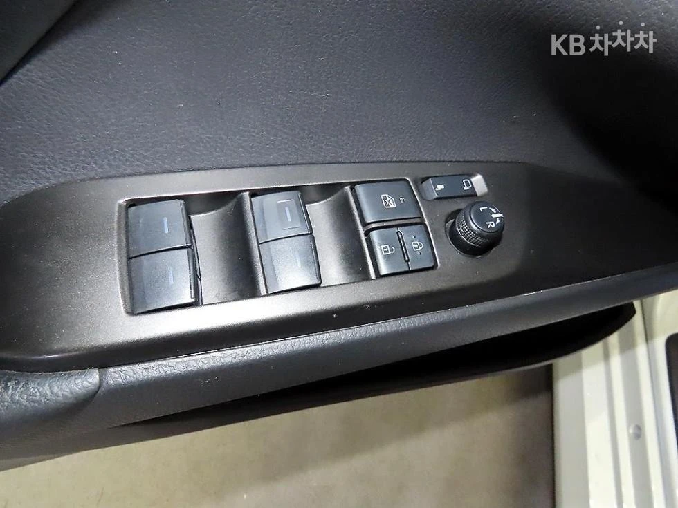 Toyota Camry 2.5 , снимка 13 - Автомобили и джипове - 53736573