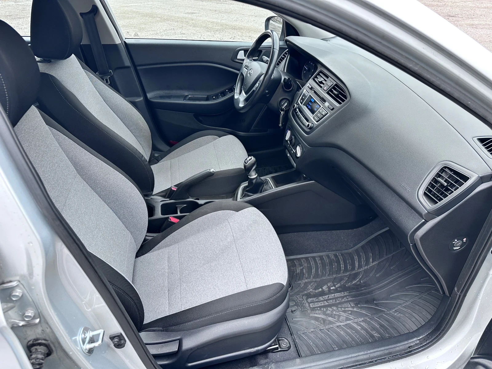 Hyundai I20 1.1CRDI , снимка 16 - Автомобили и джипове - 54057302