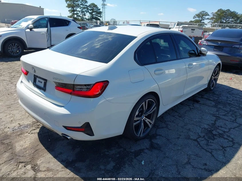 BMW 330 2.0l I, снимка 4 - Автомобили и джипове - 54360613