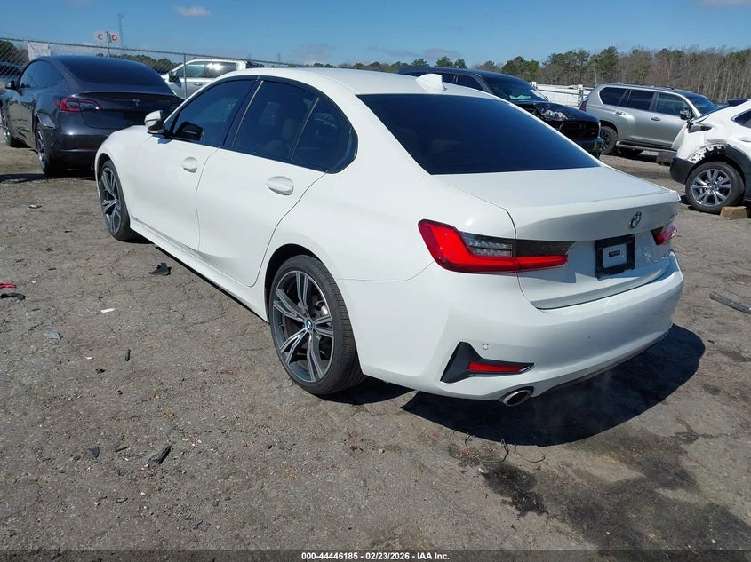 BMW 330 2.0l I, снимка 3 - Автомобили и джипове - 54360613