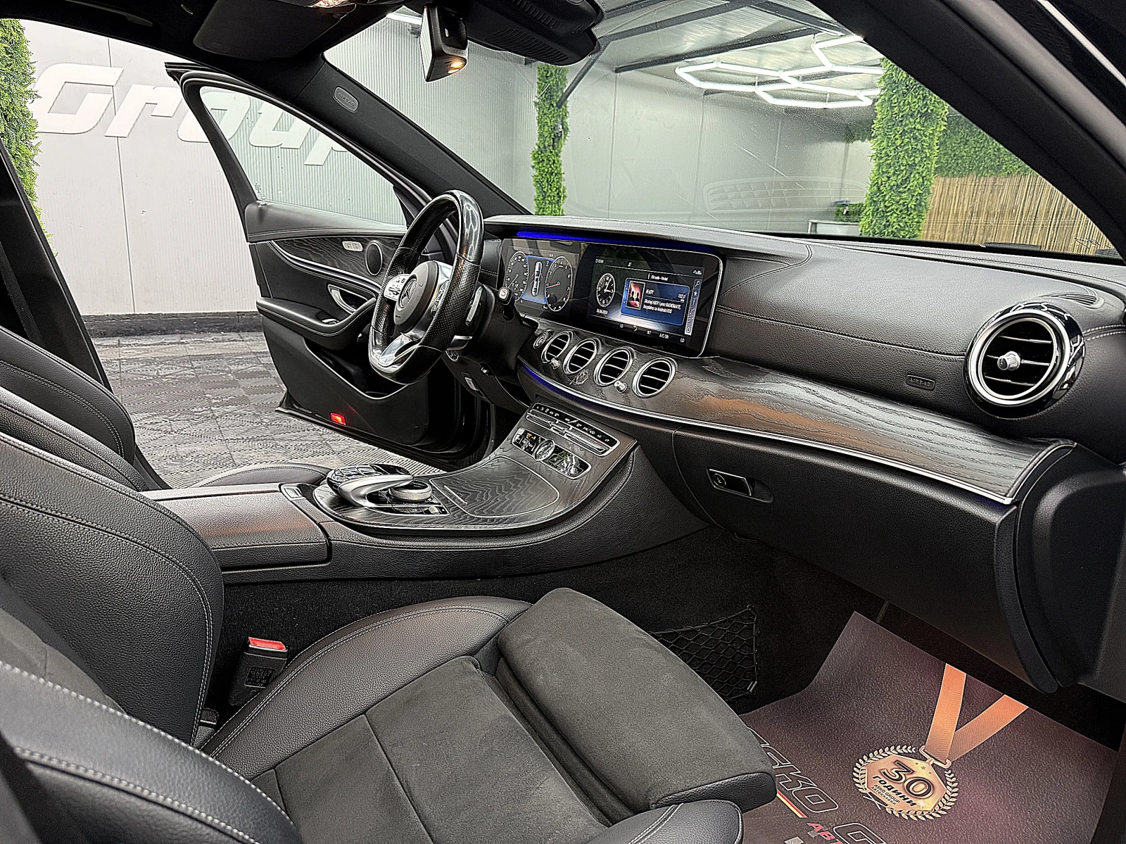 Mercedes-Benz E 220 PANORAMA/AMG-line/9gt/360k/СОБСТВЕН ЛИЗИНГ, снимка 13 - Автомобили и джипове - 55084697