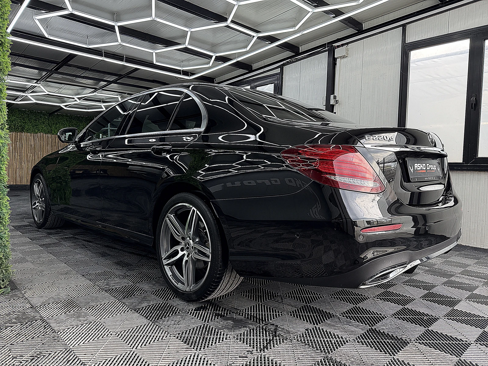 Mercedes-Benz E 220 PANORAMA/AMG-line/9gt/360k/СОБСТВЕН ЛИЗИНГ, снимка 4 - Автомобили и джипове - 55084697