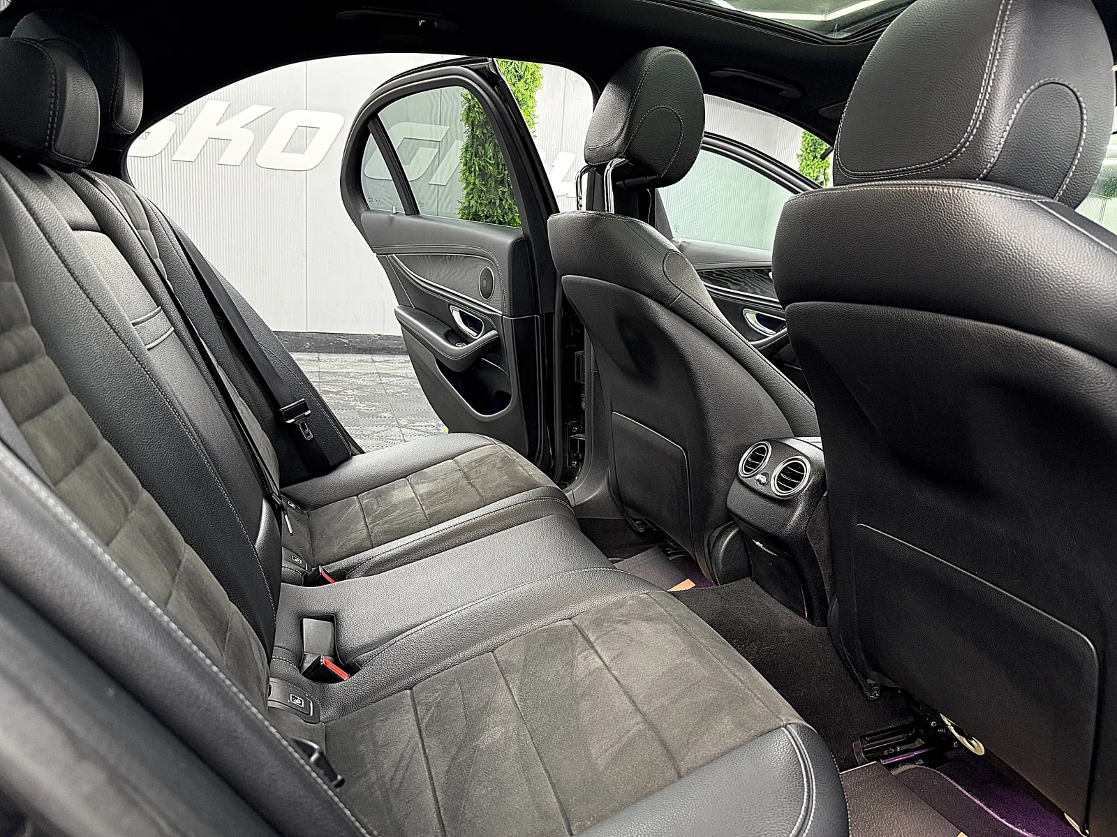 Mercedes-Benz E 220 PANORAMA/AMG-line/9gt/360k/СОБСТВЕН ЛИЗИНГ, снимка 10 - Автомобили и джипове - 55084697