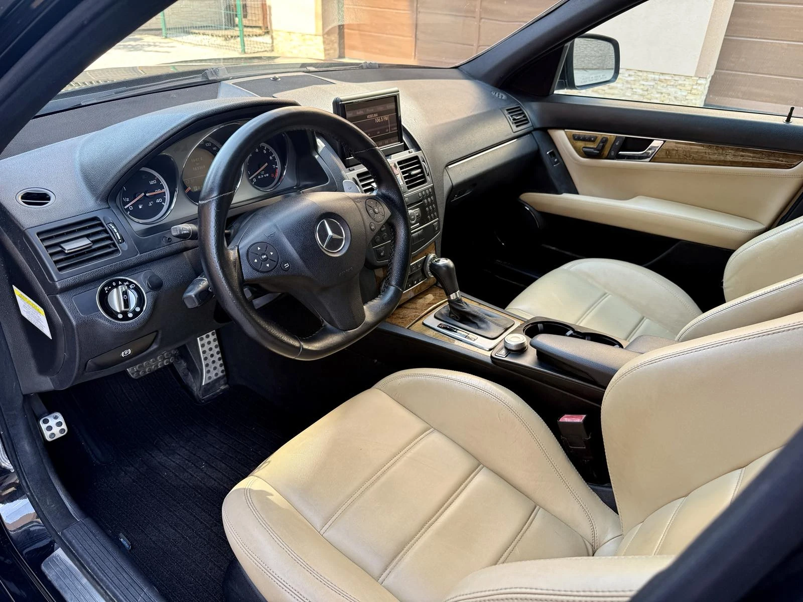 Mercedes-Benz C 63 AMG, снимка 8 - Автомобили и джипове - 55879600