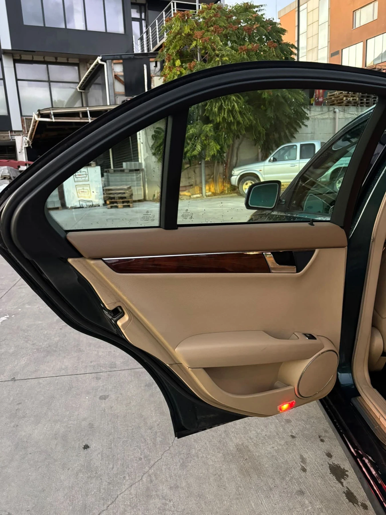 Mercedes-Benz C 320, снимка 10 - Автомобили и джипове - 56023987