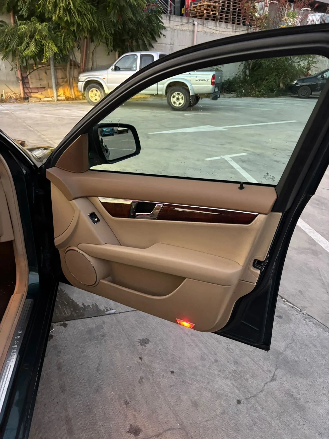 Mercedes-Benz C 320, снимка 12 - Автомобили и джипове - 56023987