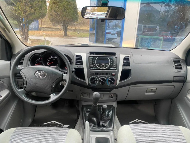 Toyota Hilux 2.5D 4WD HARDTOP, снимка 8 - Автомобили и джипове - 48017279