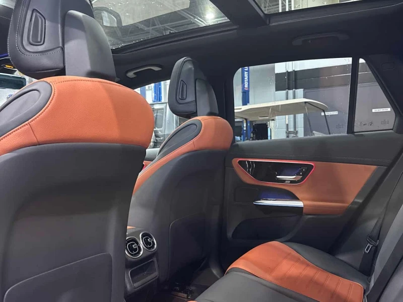 Mercedes-Benz GLC 300 /DISTRONIC/360/PANO/NAVI/AMBIENT, снимка 11 - Автомобили и джипове - 53580515