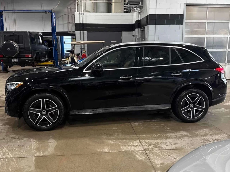 Mercedes-Benz GLC 300 /DISTRONIC/360/PANO/NAVI/AMBIENT, снимка 2 - Автомобили и джипове - 53580515