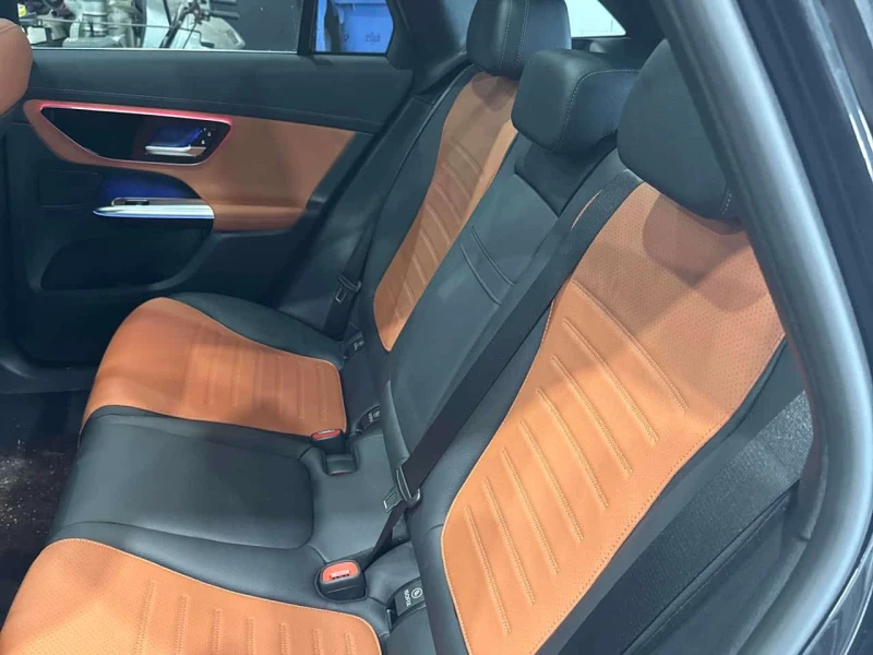 Mercedes-Benz GLC 300 /DISTRONIC/360/PANO/NAVI/AMBIENT, снимка 13 - Автомобили и джипове - 53580515