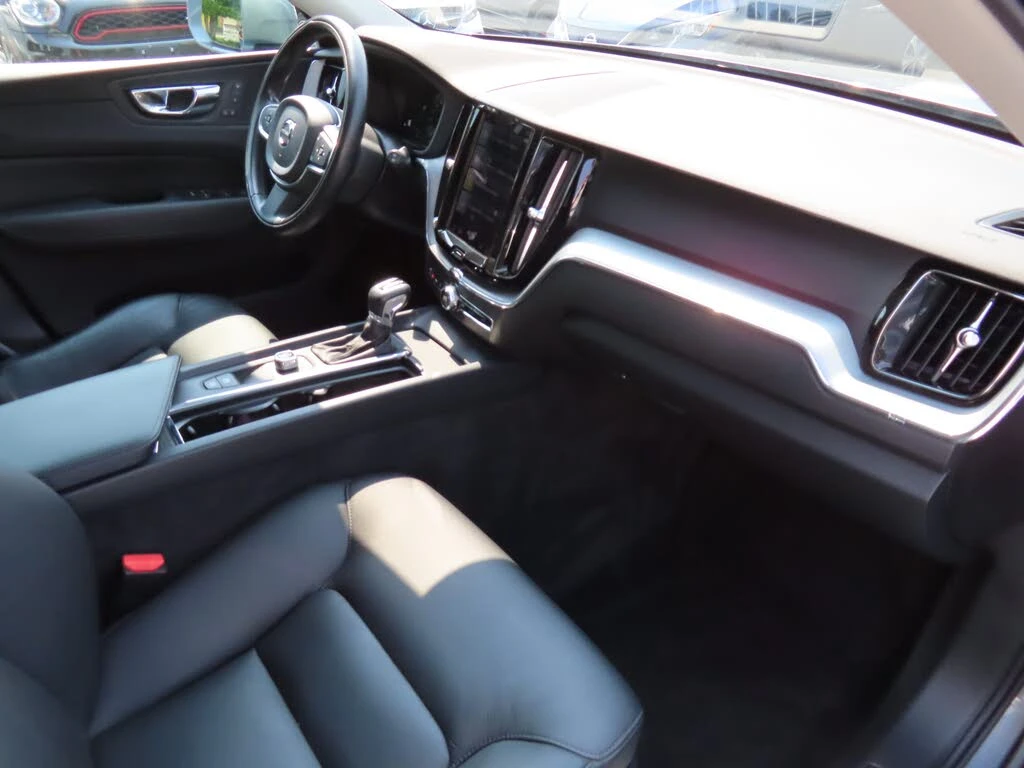 Volvo XC60 T5 MOMENTUM AWD| ПАНО|  - изображение 9