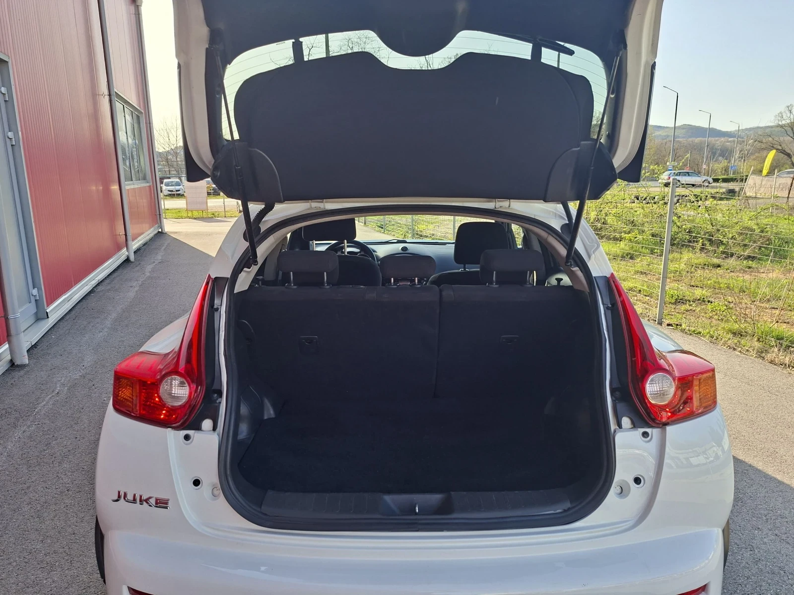 Nissan Juke 1.6 бензин 16V, снимка 12 - Автомобили и джипове - 54589438