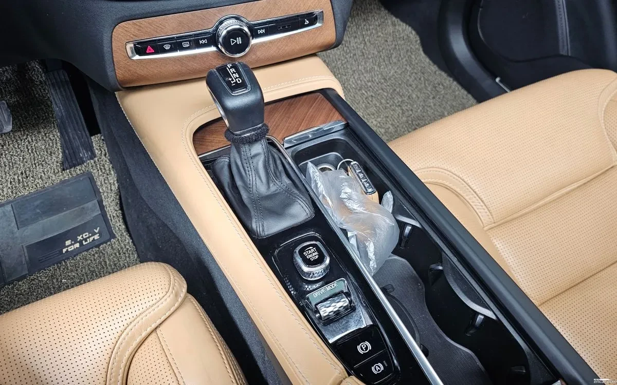 Volvo Xc90 * T6* INSCRIPTION* DIS* 360* HUD* BOWERS & WILKINS, снимка 11 - Автомобили и джипове - 54698912