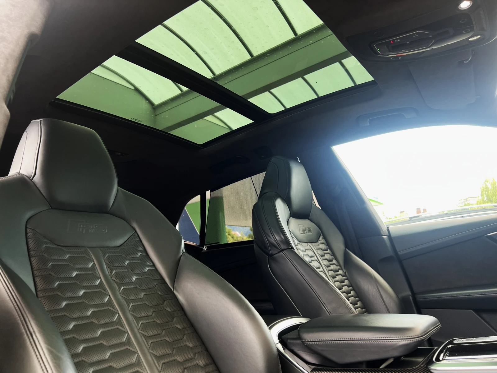 Audi RSQ8 CERAMIC / B&O / 360 / HUD / MATRIX / PANO/ VIRTUAL, снимка 12 - Автомобили и джипове - 55177009