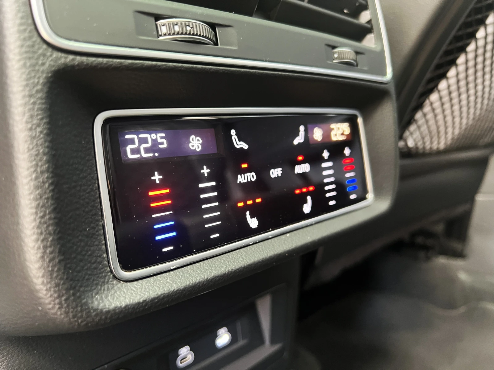 Audi RSQ8 CERAMIC / B&O / 360 / HUD / MATRIX / PANO/ VIRTUAL, снимка 15 - Автомобили и джипове - 55177009
