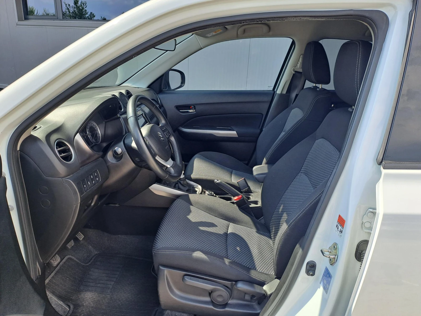 Suzuki Vitara 1.4 GL+ Booster jet Mild Hybrid 4X4, снимка 9 - Автомобили и джипове - 55574739