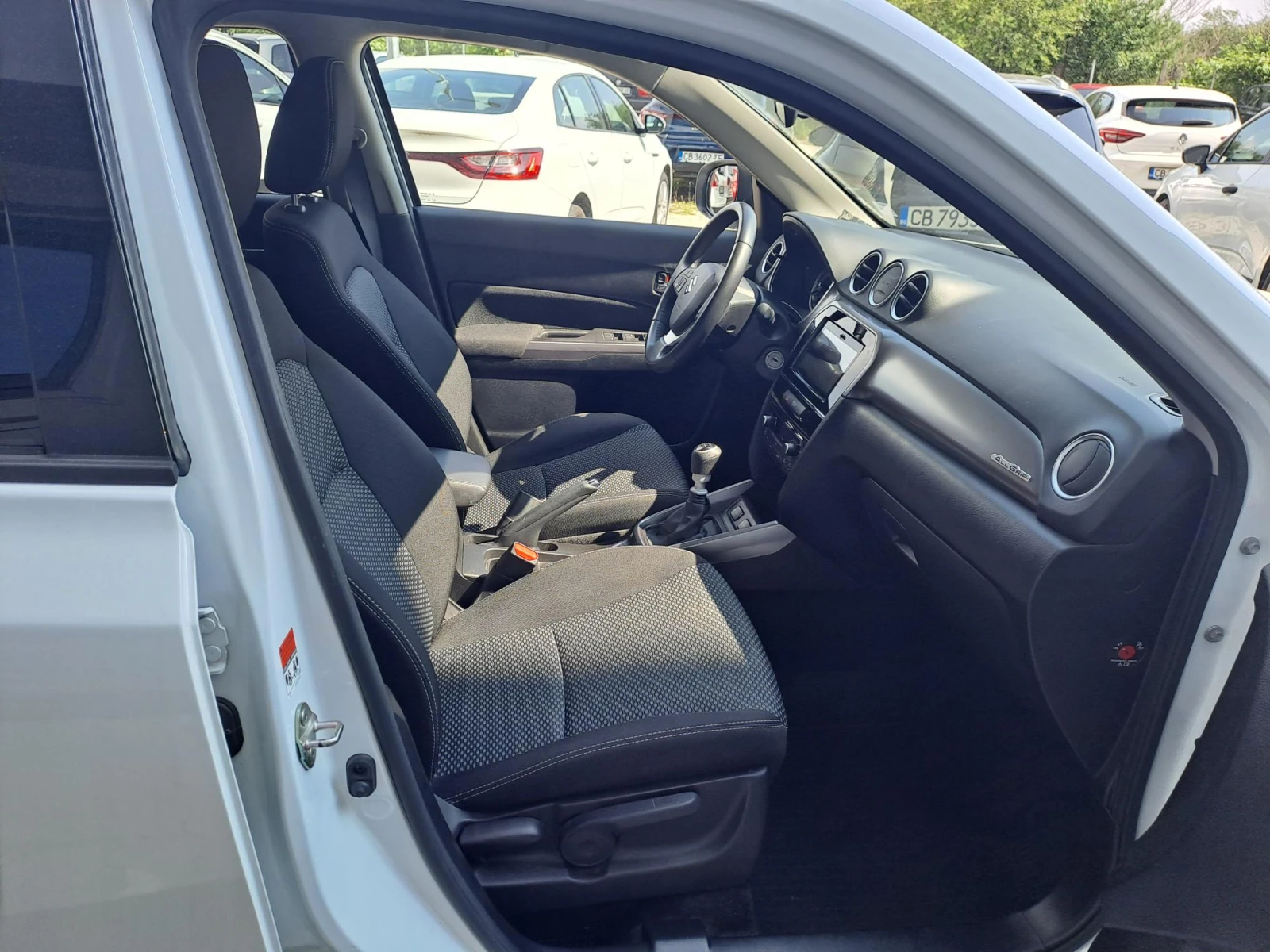 Suzuki Vitara 1.4 GL+ Booster jet Mild Hybrid 4X4, снимка 14 - Автомобили и джипове - 55574739