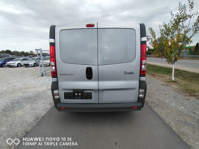 Renault Trafic 2.0, снимка 5 - Бусове и автобуси - 45743817