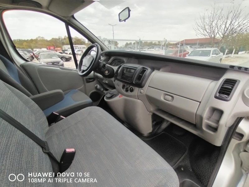 Renault Trafic 2.0, снимка 12 - Бусове и автобуси - 45743817