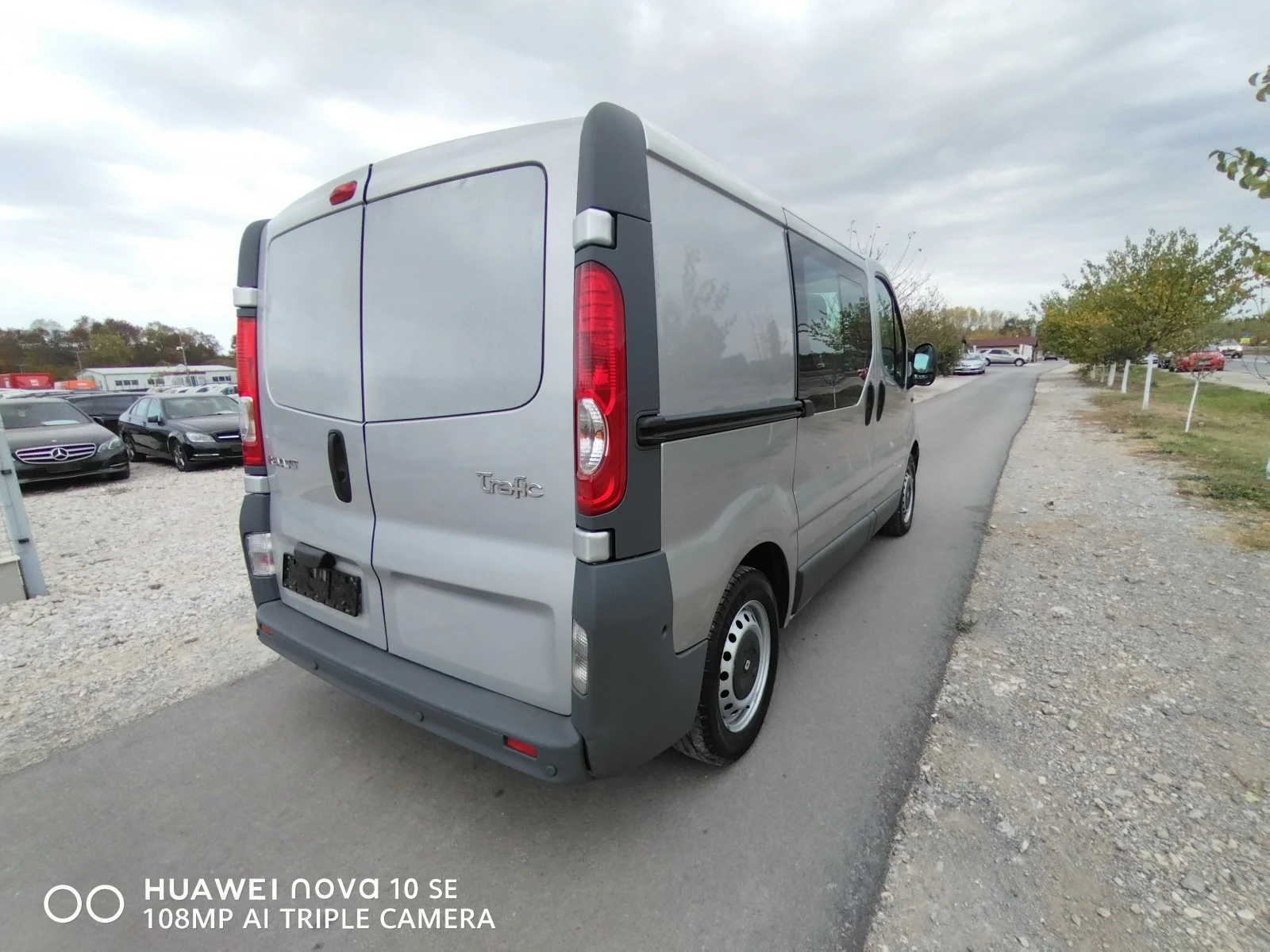 Renault Trafic 2.0 - изображение 6