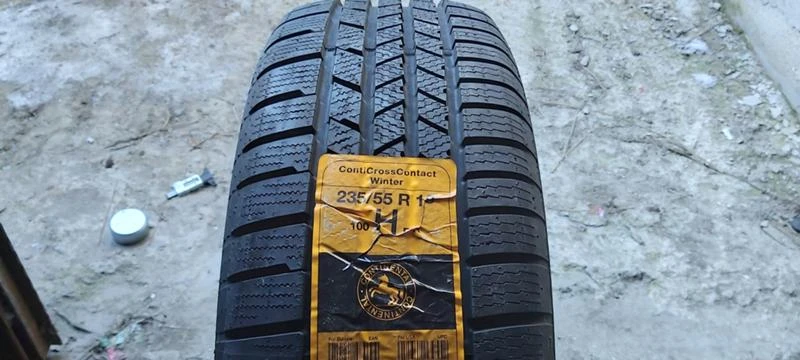 Гуми Зимни 235/55R18, снимка 1 - Гуми и джанти - 31948827