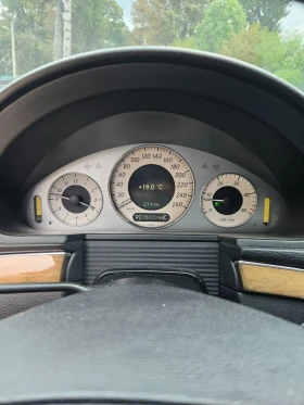 Mercedes-Benz E 320, снимка 15