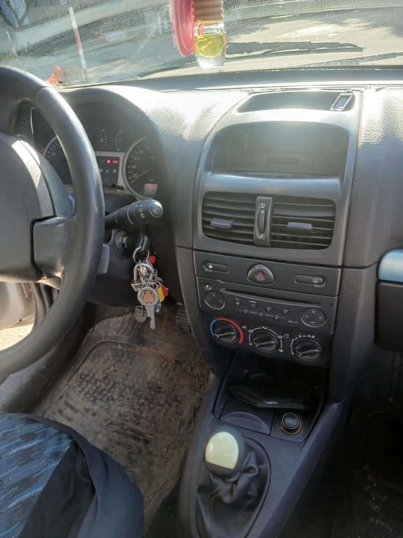 Renault Clio, снимка 6 - Автомобили и джипове - 48423138